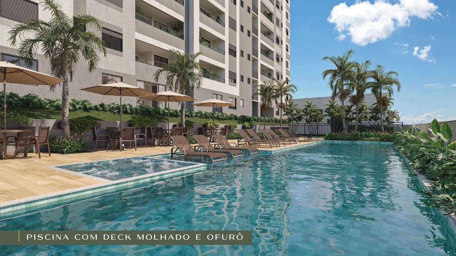 Piscina com deck